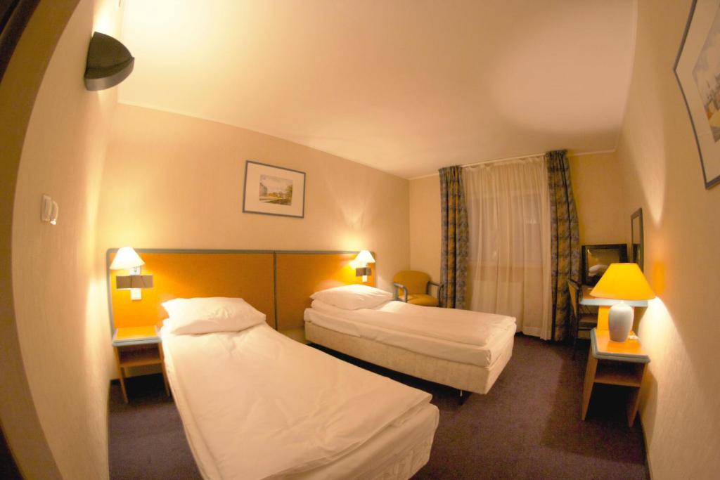 Hotel Tenishouse Marki  Habitación foto